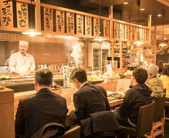 活気溢れる店内
