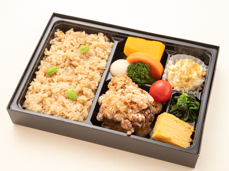 09.鯛出汁ごはんと鶏唐揚げ幕の内弁当