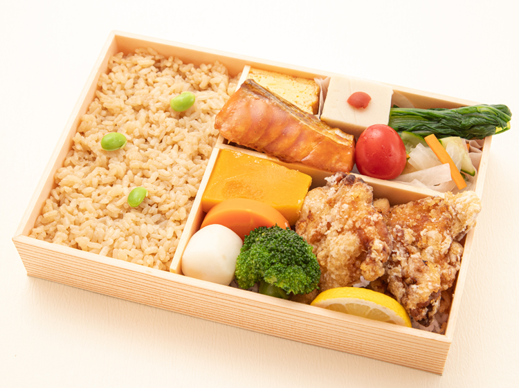 05.鯛出汁ごはんと鮭の幽庵焼き・鶏唐揚げ幕の内仕出し弁当