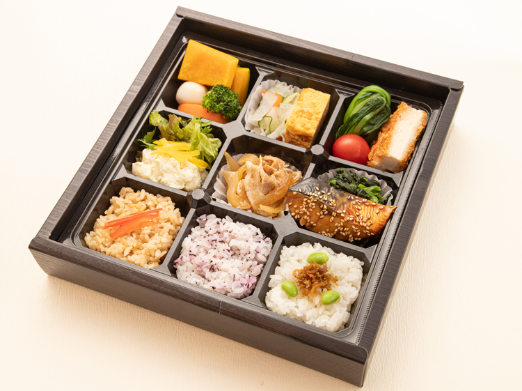 14.三種のごはんと鯖の南部焼き・チキンカツ幕の内仕出し弁当