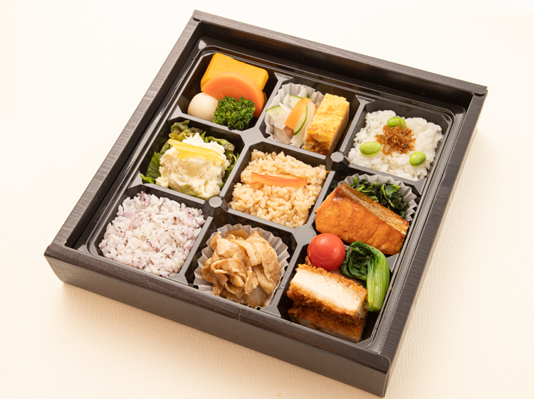 13.三種のごはんと鮭の幽庵焼き・チキンカツ幕の内仕出し弁当