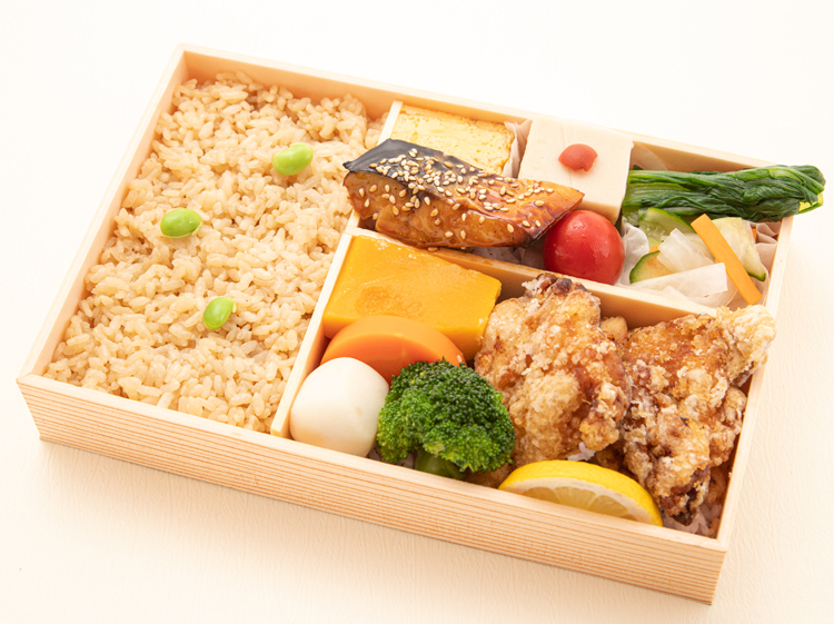 04.鯛出汁ごはんと鯖の南部焼き・鶏唐揚げ幕の内仕出し弁当